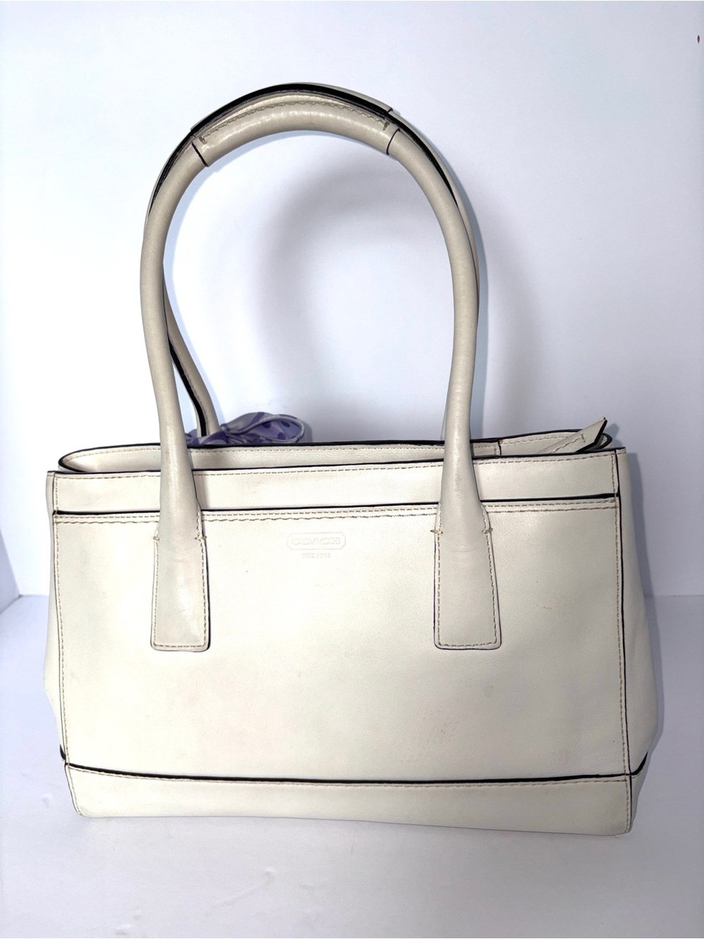 Coach White Leather Shoulder Bag with Lavender Bow - Picture 2 of 11